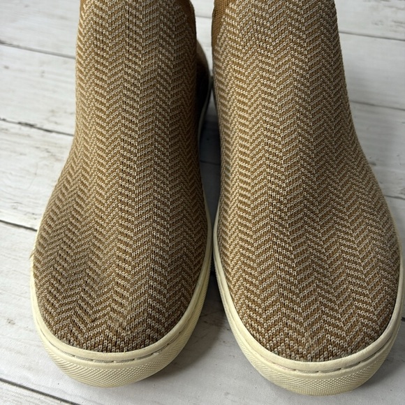 Rothy's The Chelsea Sneaker Brown and Cream Herringbone - Picture 10 of 12